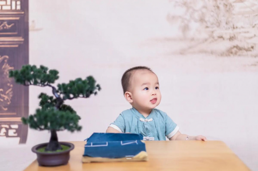 白沙五个月宝宝可以站吗